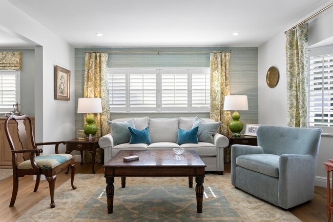 Building Photo - 4 bed, 3ba, 2 car garage home in Culbreath Heights