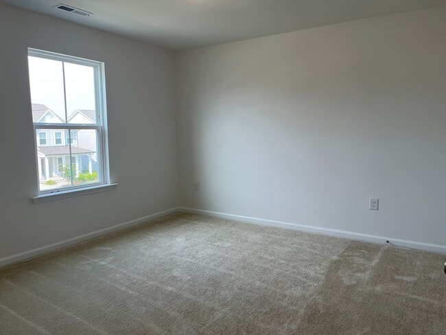 Building Photo - Stunning, Elegant Residence in Fuquay-Vari...