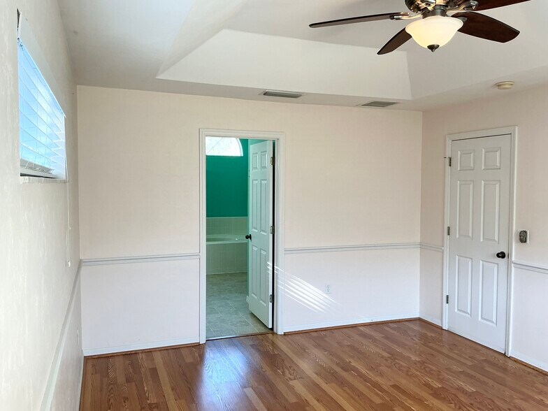 Building Photo - 8707 NW 10th Pl