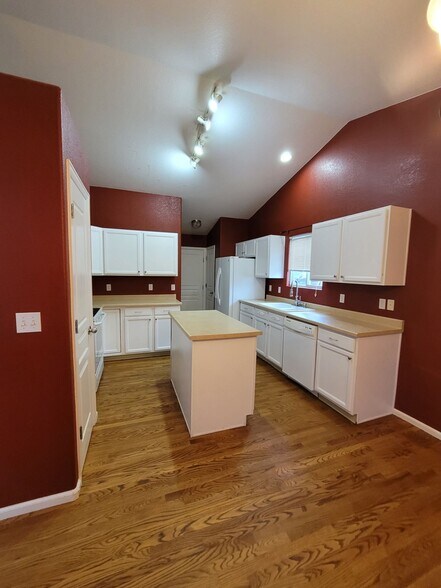 Building Photo - 7323 Bentwater Dr