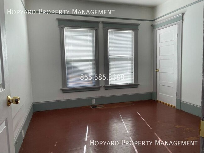 Building Photo - 737 S 11th St