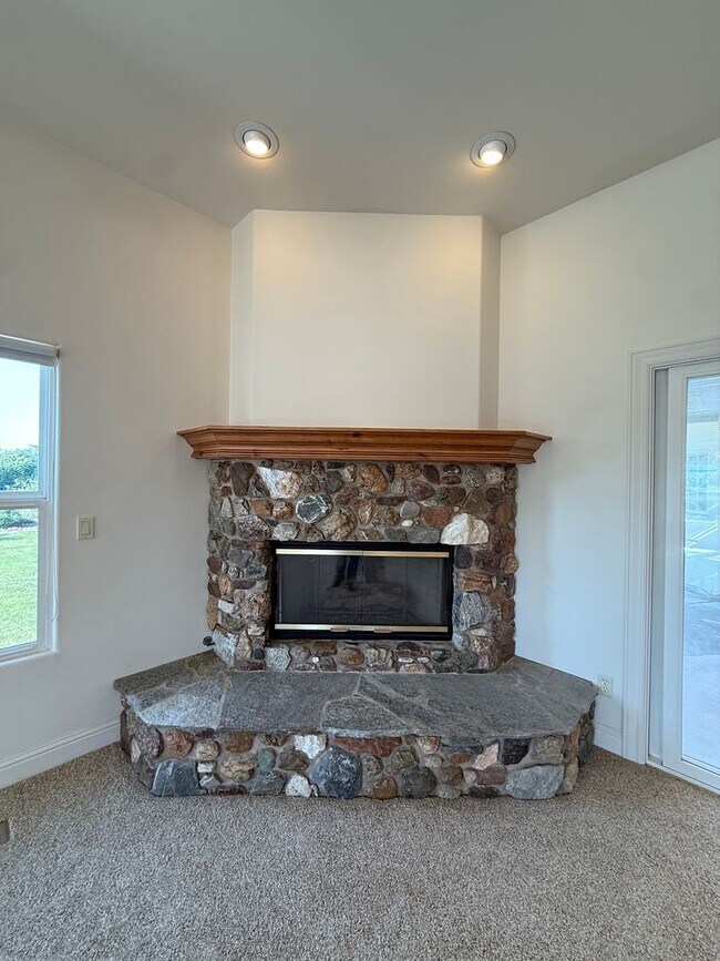 Building Photo - Beautiful Orcutt Custom Home in Solomon Estates on Approx One Acre