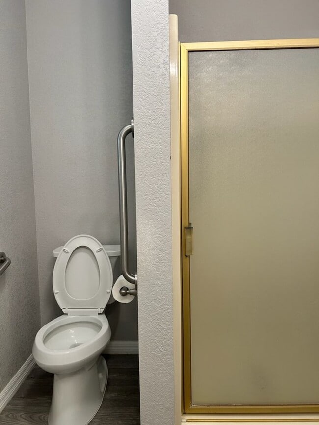 Building Photo - Please call Vaughn Realty, 760-446-6561 to...