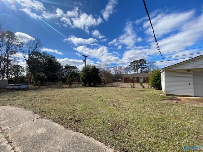 Building Photo - 6504 Whitesburg Dr