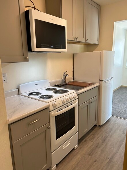 1417-3 Kitchen - Paramount Grafton Apartments