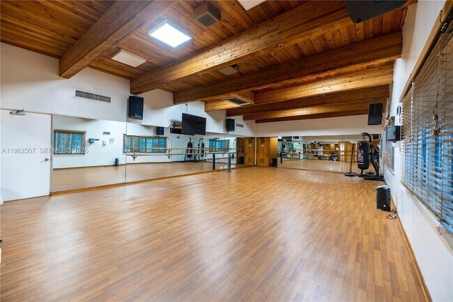 Building Photo - 2000 Towerside Terrace