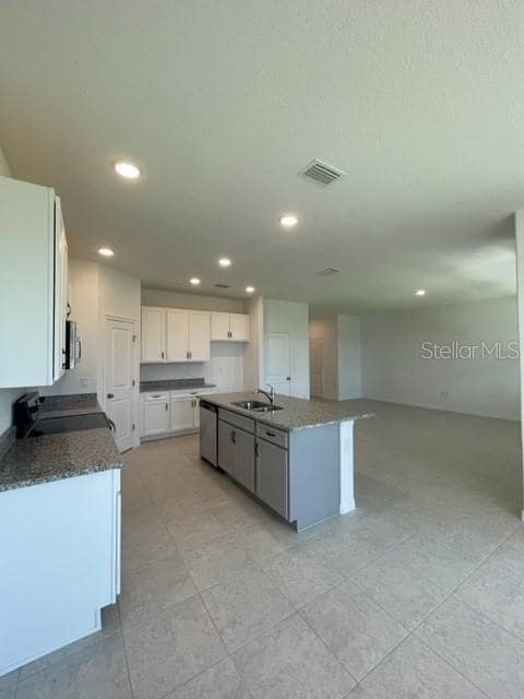 Building Photo - 6548 Great Bear Dr