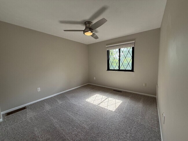 Building Photo - Beautifully Renovated 2 Bed, 1.5 Bath Condo in Westerville