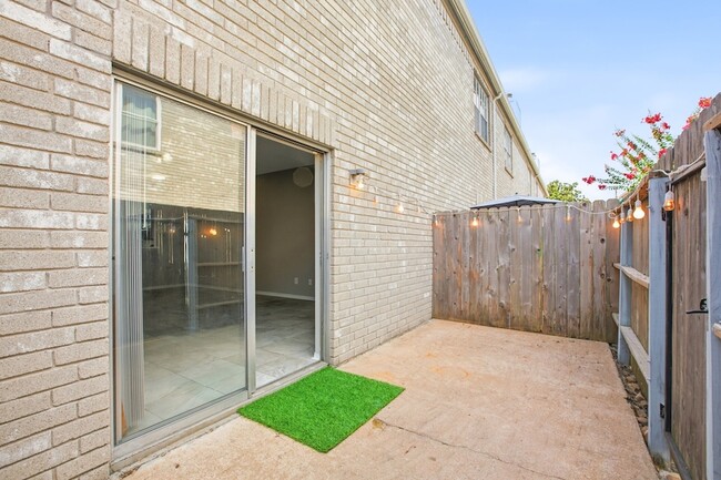 Building Photo - 7719 Cambridge St