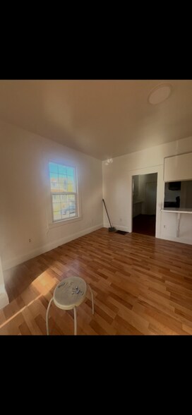 Building Photo - 603 NE Beech St