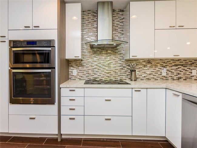 Building Photo - 2319 NE 16th Ave