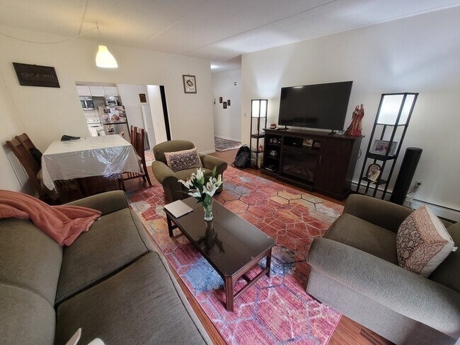 Building Photo - 80 N Warren St