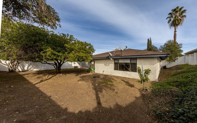 Building Photo - Remodeled Single Story Home off Huron St.