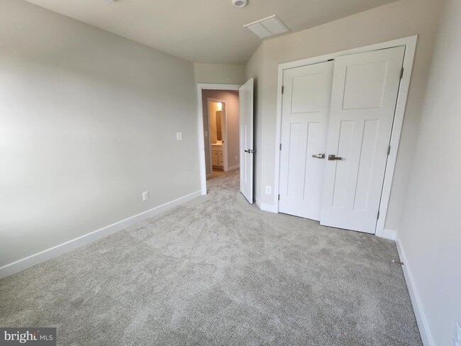 Building Photo - 844 New Castle Landing Dr