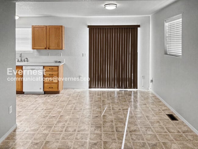 Building Photo - 451 Stardust Ct