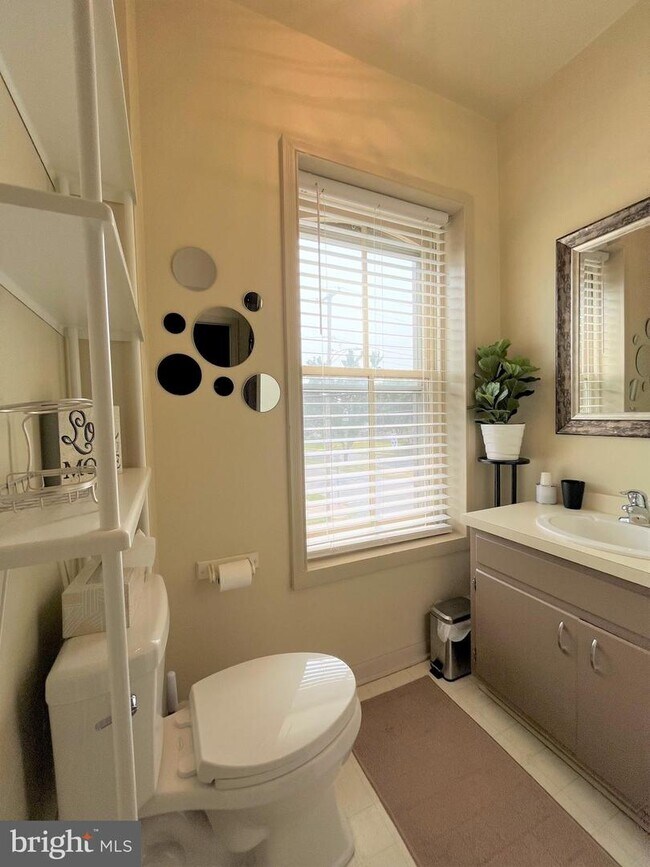 Building Photo - 509 S Market St