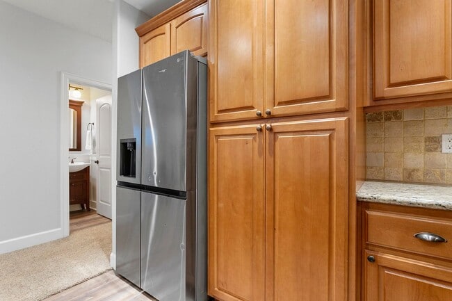 Building Photo - Beautiful 4-bdr/2.5 bath Hillsboro home w/ fireplace near nature area, Intel, Nike, and more