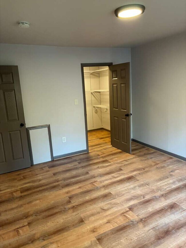 Building Photo - 1131 Marcy Ave