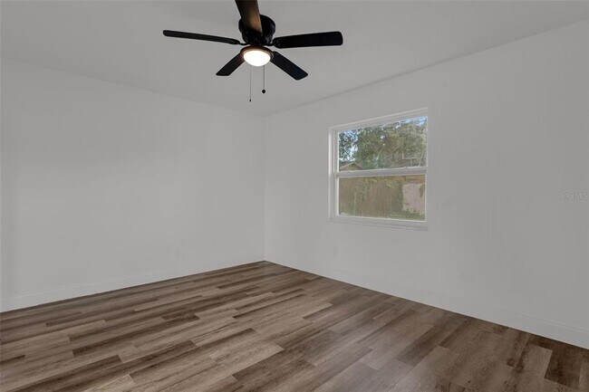 Building Photo - 2433 Benjamin Dr