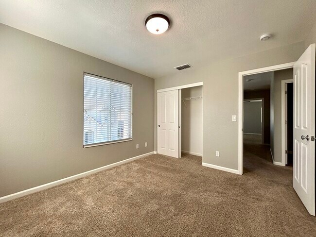 Building Photo - Beautiful 3 Bedroom Located in Roseville Strada Community!