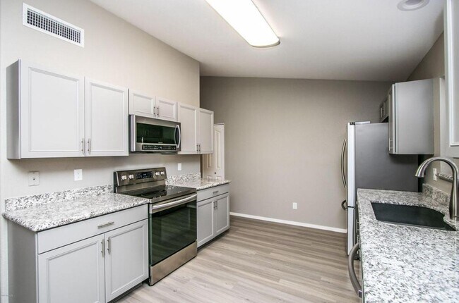 Building Photo - 3948 E Stanford Ave