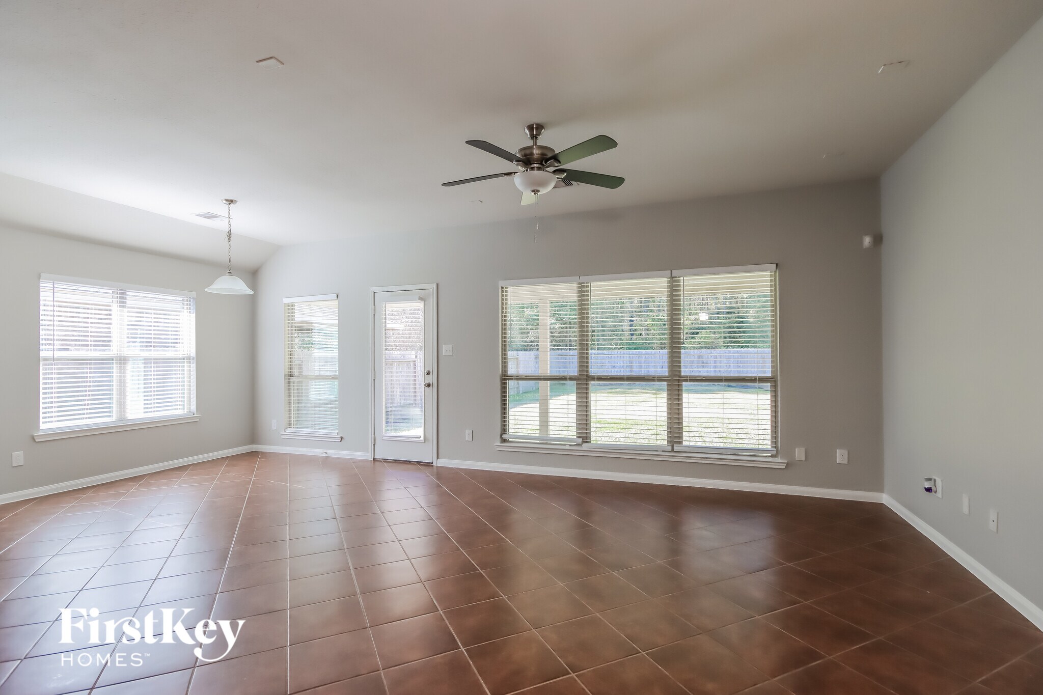 Building Photo - 240 Country Crossing Cir
