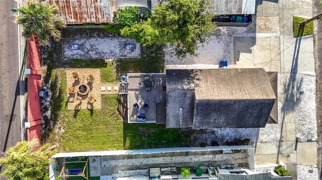Building Photo - 2329 W La Salle St