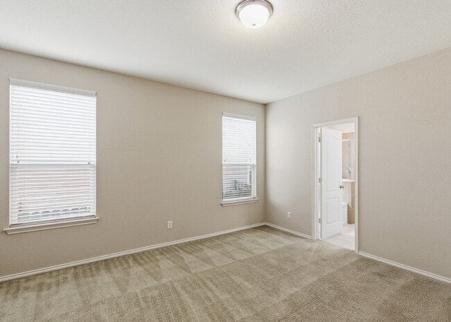 Building Photo - Move-In Ready Home in Landmark Pointe with Included Appliances