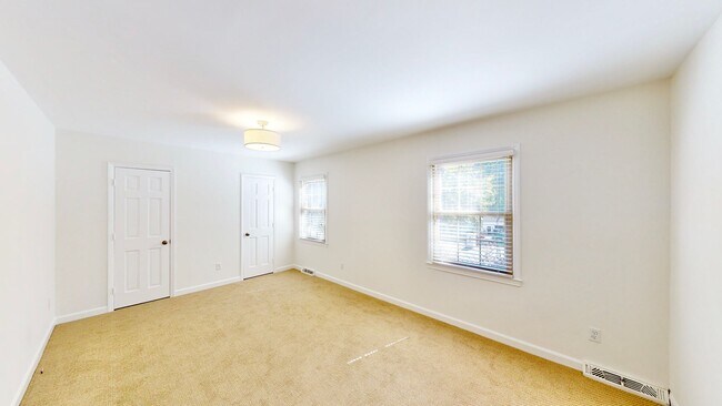 Building Photo - 6810 Rosemary Ln