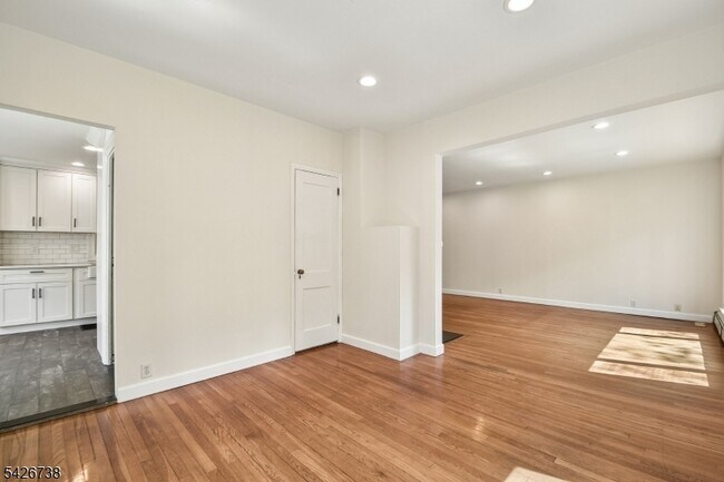 Building Photo - 296 Glen Ave