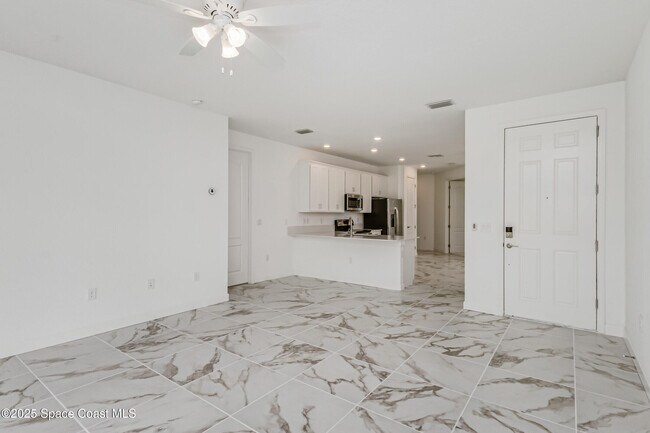 Building Photo - 2490 Treasure Cay Ln