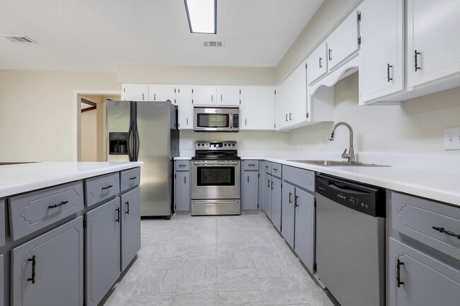 Building Photo - 110 Flat Shoal Ln