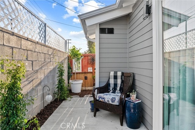 Building Photo - 426 Jacaranda Pl