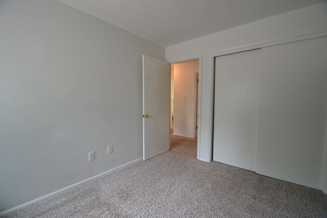 Building Photo - 3106 Gomer Ave