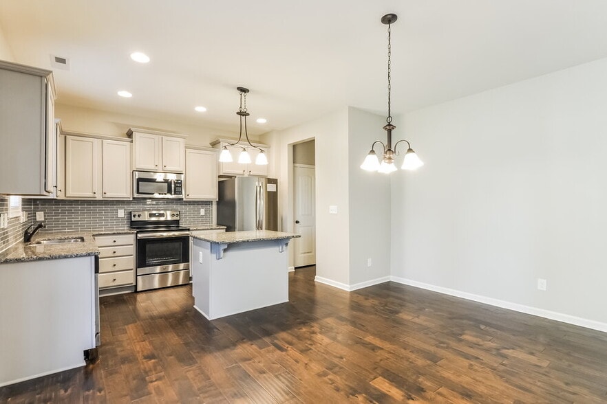 Building Photo - 244 E Webber Ln