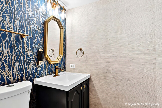 Building Photo - 1161 Hampton Ln