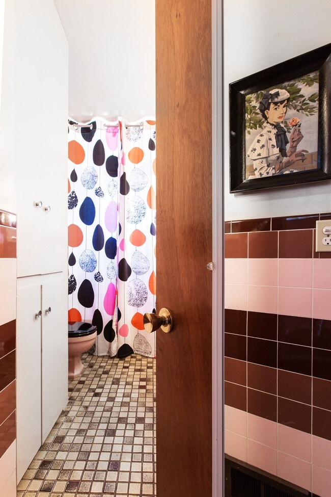 Building Photo - 4905-B Southwest Othello Street-SI ID1271726P