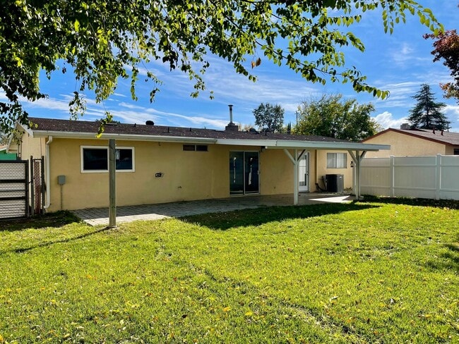 Building Photo - Charming 2B/1B Home in Atascadero
