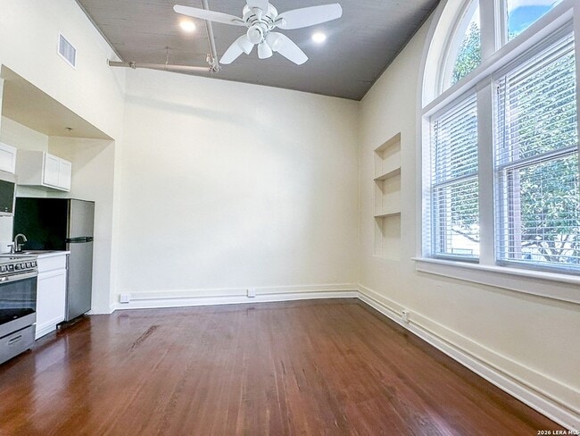 Building Photo - 245 Losoya St