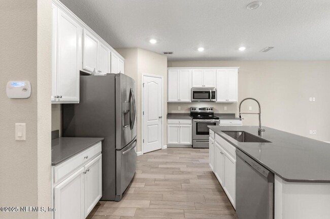 Building Photo - 12692 Josslyn Ln