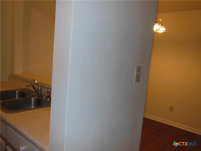 Building Photo - 604 Frostwood Dr