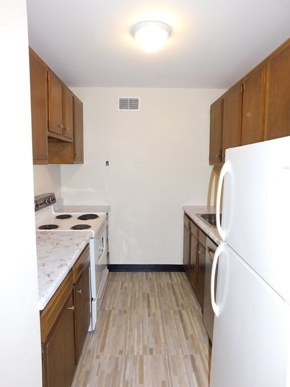 Building Photo - 1105 Massachusetts Ave