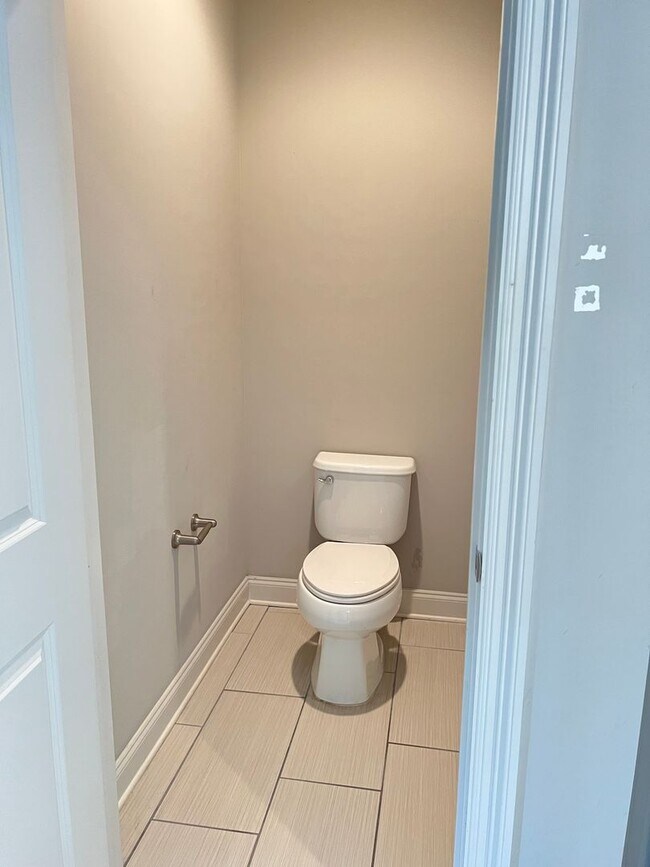 Building Photo - August 2026 - July 2027!!  3 BR 3 BA townhome 1 mile from UA campus