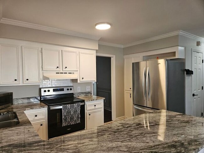 Building Photo - Gillcreek at Forest Lake