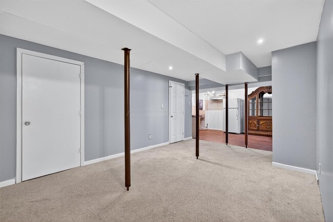 Building Photo - 5 Bridle Ct