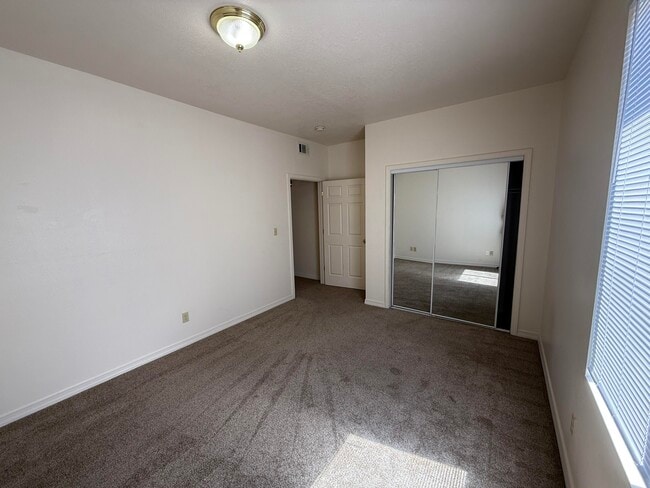 Building Photo - 4327 Sabana Loop SE