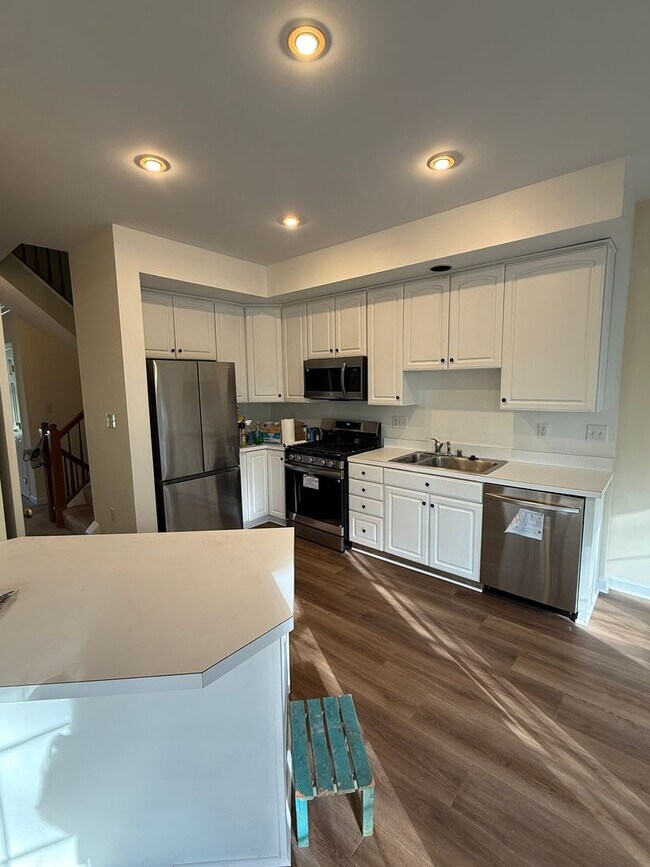 Building Photo - 17301 Pacific Rim Terrace