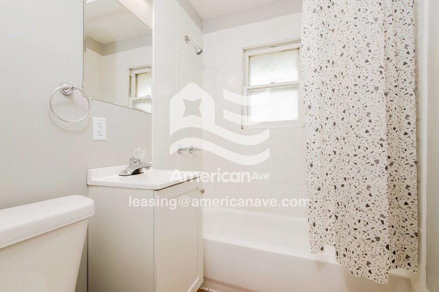 Building Photo - 3876 Parker St