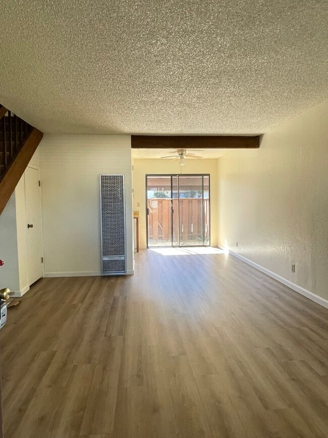 Building Photo - Upgraded Walnut Meadows Condo