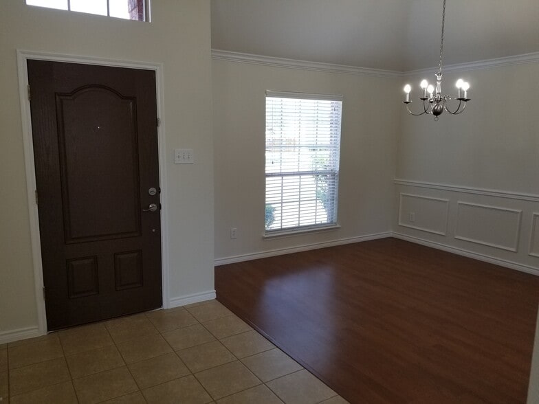 Enterance - 1614 Westfield way